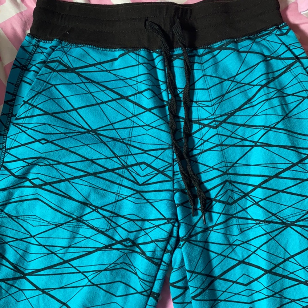 Carbon athletic capris
